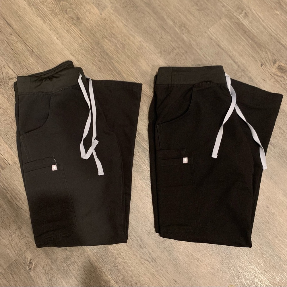 Figs Kade Cargo in Black